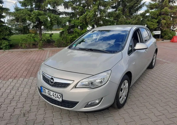 Opel Astra cena 20900 przebieg: 127000, rok produkcji 2010 z Kołobrzeg małe 326
